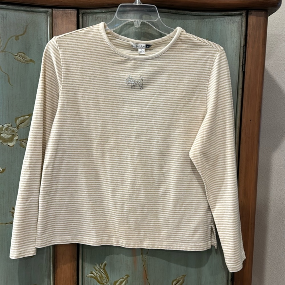 Women’s shirt size XL